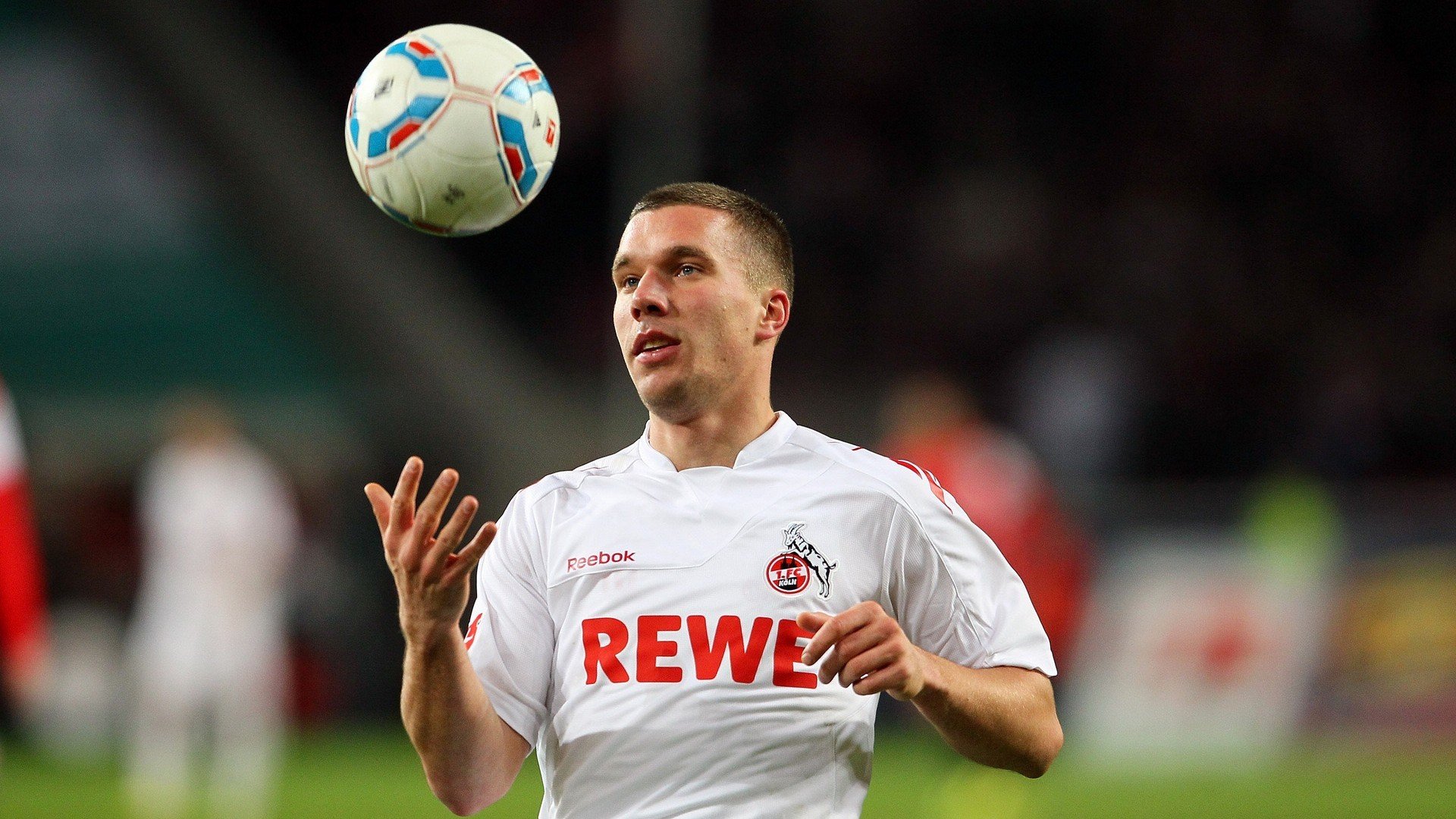 AYX体育-_运动员赛场外：生活趣事大曝光_，赛场外的运动员