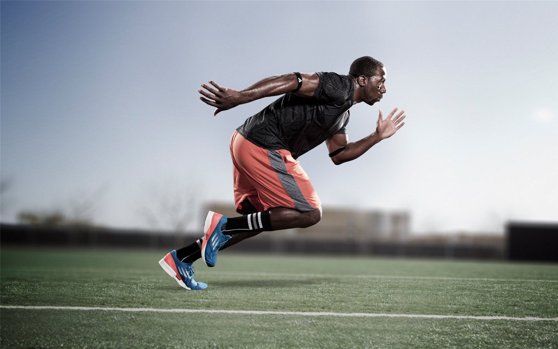 诸如足球短视频、直播带货等新兴盈利模式崛起，短视频足球类自媒体