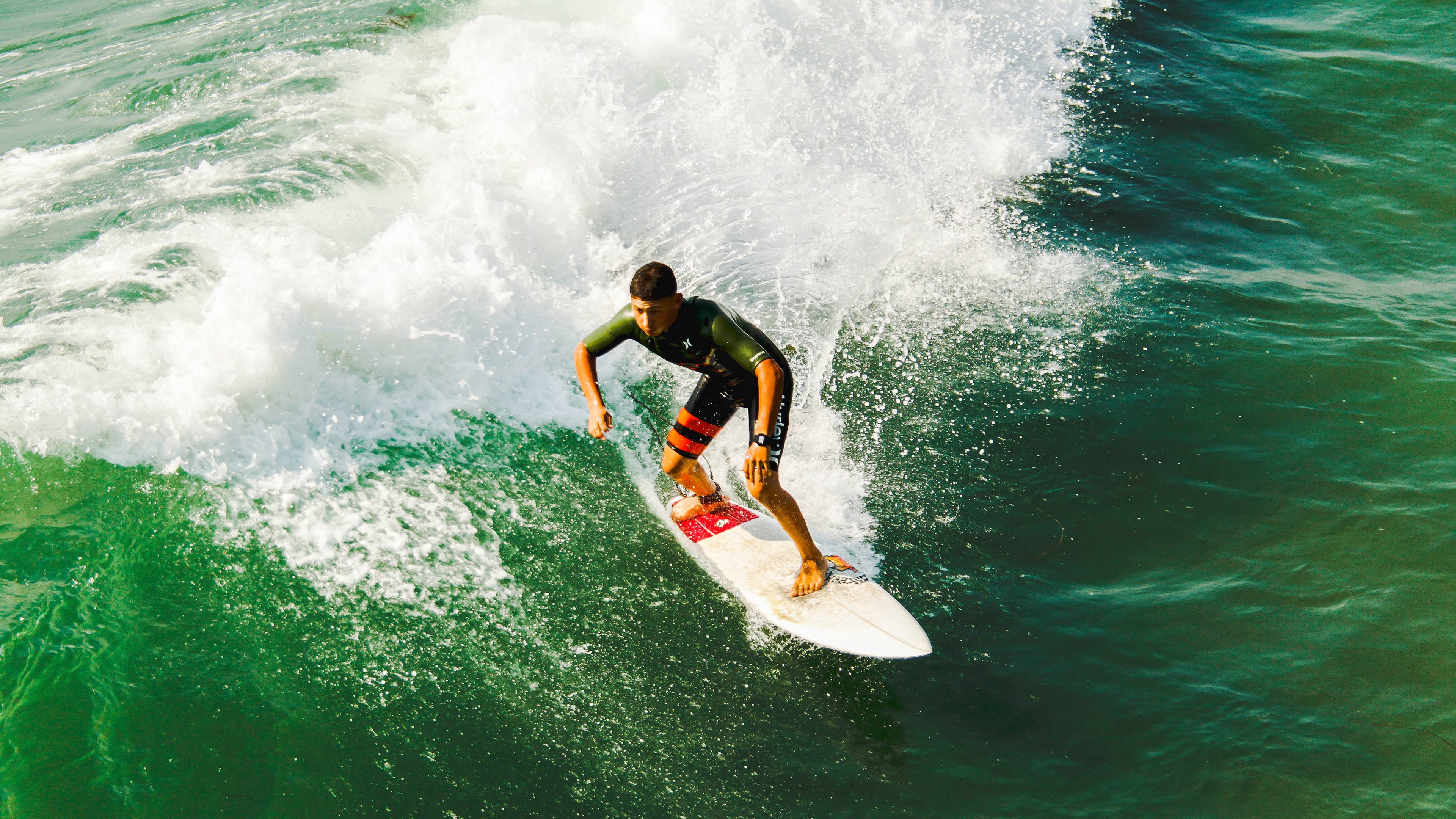 马刺年轻球员崭露头角引期待，马刺的球员